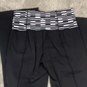 Lululemon legging Long boot flair size 6
